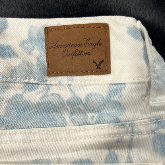 [AEO] Floral Shorties - Picture 3 of 4